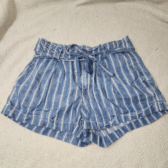 American Eagle Outfitters Pants - American Eagle Striped Blue Paper Bag Tie Waist High Rise MOM Shorts‎ Size 12